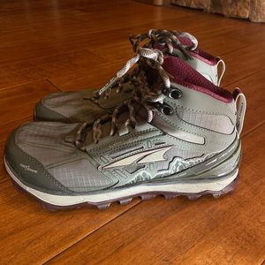 Altra LonePeak Women’s Hiking Boots - Size 9 🥾⛰️
